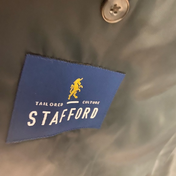 Black and gray two button checkered sports coat size 52 - Picture 3 of 6